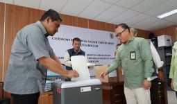 Sekretariat DPRD Kota Bogor Musnahkan Ribuan Arsip Lama - JPNN.com