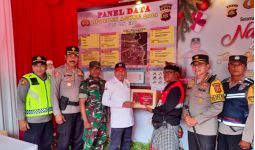 Wayan Sudirta DPR Berkeliling Kota Denpasar Bagikan Bingkisan di Posko Keamanan Nataru - JPNN.com