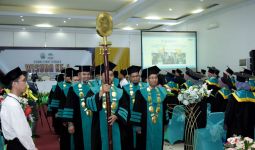77 Mahasiswa STIS Husnul Khotimah Kuningan Diwisuda, Perdana  - JPNN.com