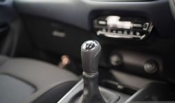 Jangan Diabaikan, Ini Waktu yang Tepat Penggantian Oli Transmisi Mobil Manual - JPNN.com