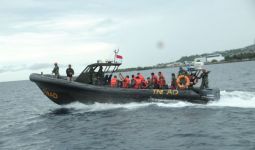 Perahu yang Mengangkut Turis Tenggelam di Bali, 34 Orang Selamat - JPNN.com