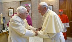 Mari Berdoa, Paus Emeritus Benediktus Sedang Sangat Sakit - JPNN.com