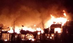 Kebakaran Besar Terjadi di Inhil, 12 Rumah Ludes, Tiga Rusak Berat, Lihat Tuh - JPNN.com