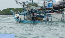 Tabrak Karang, Kapal Berpenumpang 8 Orang Tenggelam di Kepulauan Seribu Utara - JPNN.com