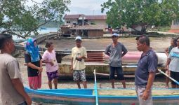 Pergi Melaut Sendirian, Nelayan Hulaliuw Ditemukan Tewas Terapung di Pesisir Pantai - JPNN.com