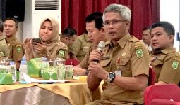 Masalah Jalan Bikin Gubernur Riau Sewot, Kadis PU Kena Semprot - JPNN.com