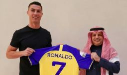 Gabung Al-Nassr, Cristiano Ronaldo Didesak Bicara Isu HAM di Arab Saudi - JPNN.com