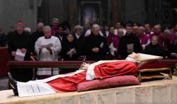 Intrik di Vatikan: Paus Sebut Kelompok Tak Beretika Eksploitasi Kematian Benediktus - JPNN.com