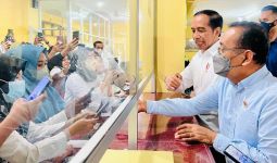 Jokowi Sidak ke RSUD Arifin Ahcmad Cek Pelayanan BPJS, Dirut Tak di Tempat - JPNN.com