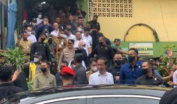 Teriakan di Pasar Bawah Pekanbaru: Pak Jokowi, Lihat ke Sini - JPNN.com
