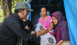 Sukarelawan Gardu Ganjar Banten Beri Bansos untuk Korban Banjir dan Longsor di Lebak - JPNN.com