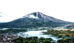 Gunung Marapi Masih Erupsi, Para Pendaki Bersegeralah Turun - JPNN.com
