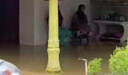 3.000 KK Terdampak Banjir Akibat Luapan Sungai Blega Bangkalan - JPNN.com