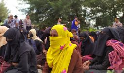 184 Pengungsi Rohingya Terdampar di Pantai Aceh Besar - JPNN.com