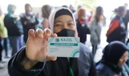 Kajol Ganjar Bagikan Ratusan Paket Sembako Murah di Depok - JPNN.com
