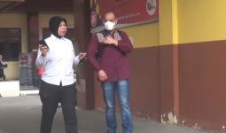 Suami Toksik, Ferry Irawan Pernah Todongkan Pisau ke Leher Mantan Istri - JPNN.com