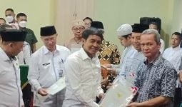 Cegah Mafia Tanah, Wamen ATR/BPN Serahkan 30 Sertifikat Tanah Wakaf - JPNN.com