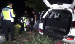 Korban Tewas dalam Kecelakaan Maut Mobil vs Truk di Ngawi Jadi Enam Orang - JPNN.com