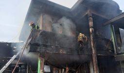 Kebakaran Toko Material di Bekasi, Ibu dan Dua Anak Tewas - JPNN.com
