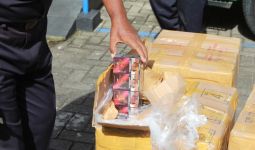 Bea Cukai Kudus Gagalkan Pengiriman Ratusan Ribu Batang Rokok Ilegal, Jumlahnya Wow - JPNN.com