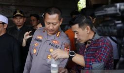 Pabrik Rumahan di Bandung Digerebek Polisi, Garpu Tak Berkutik - JPNN.com