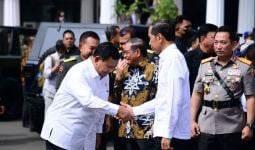 Prabowo Sampai Menunduk Salam Jokowi yang Ingin Pulang, Kapolri Melirik, Lihat - JPNN.com