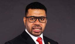 Senator Papua Barat Tolak Gagasan Ketua DPD RI Kembali ke UUD 1945 yang Asli - JPNN.com