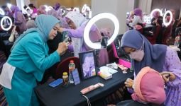 Srikandi Ganjar Sulsel Gelar Make Up Competition di Makassar - JPNN.com