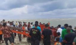 Perahu Motor Tenggelam Dihempas Ombak di Selat Malaka, Nelayan Aceh Timur Hilang - JPNN.com
