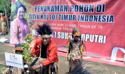 Rayakan HUT ke-76 Megawati, Bung Komar Pimpin Kader PDIP Tanam Pohon di Batas Negara - JPNN.com