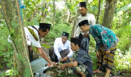 Kiai Muda Pendukung Ganjar Membuat Sumur Bor dan Tempat Wudu di Ponpes Ainul Karim - JPNN.com