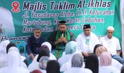 Tuan Guru Dukung Ganjar Serahkan Bantuan kepada Majelis Taklim Al Ikhlas di Medan - JPNN.com