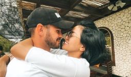 Menjelang Menikah, Nikita Mirzani Ajak Calon Suami Umrah - JPNN.com