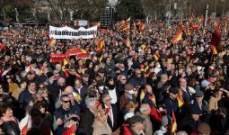 Klaim Demokrasi Terancam, Puluhan Ribu Warga Spanyol Berdemonstrasi di Akhir Pekan - JPNN.com