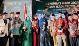 Alhamdulillah, Oki Setiana Dewi Raih Penghargaan dari IKADI - JPNN.com