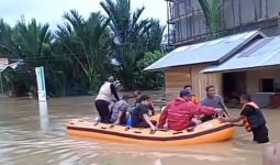 Banjir Mulai Surut, Ribuan Warga Pidie Pilih Bertahan di Pengungsian - JPNN.com