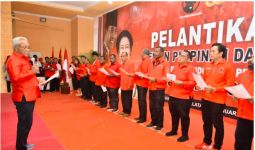 Pesan Bung Komar Saat Melantik DPD PDIP Papua Selatan: Jangan Korupsi - JPNN.com