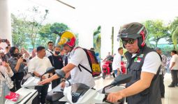 Ridwan Kamil dan Bobby Nasution Keliling Kota Medan Naik Motor Listrik - JPNN.com