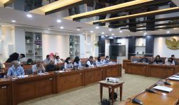 Menolak Direlokasi, Purnawirawan TNI AD dan Masyarakat Audiensi dengan Komisi I DPR - JPNN.com