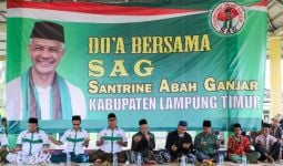 Santrine Abah Ganjar Tingkatkan Kenyamanan Ibadah Jemaah di 7 Dusun Lampung - JPNN.com