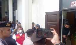 Sidang Vonis Kuat Ma'ruf, Pemakai Rompi Merah 100 Disambut Suara Bergemuruh - JPNN.com