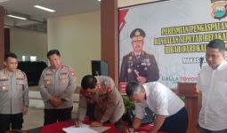 Polda Sulsel Dapat Bantuan Pengaspalan Jalan dari Kalla Group, Irjen Nana Sudjana Bilang Begini - JPNN.com