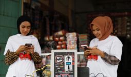 Orang Muda Ganjar Beri Bantuan Fasilitas Internet Untuk Pedagang Pasar Tulang Bawang - JPNN.com