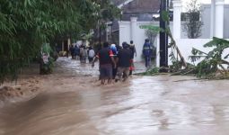 Banjir Bandang Terjang Perumahan Dinar Indah-Rowosari Semarang - JPNN.com