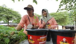 Mak Ganjar Tanam Ratusan Pohon Cabai di Pasar Minggu Jelang Ramadan - JPNN.com