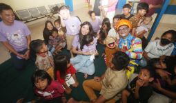 Meriahnya Perayaan Ultah Anak Miss Grand Indonesia 2014 di Panti Asuhan - JPNN.com