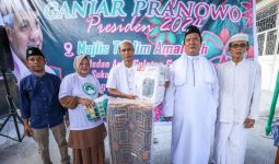Tuan Guru Sahabat Ganjar Beri Bantuan untuk Majelis Taklim di Medan Area - JPNN.com