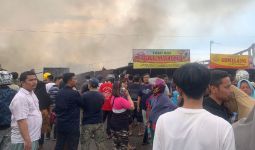 Begini Suasana Memilukan Saat Kebakaran Hebat Melanda Pasar Cik Puan Pekanbaru - JPNN.com