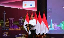 Indonesia Berpeluang jadi Industri Kendaraan Listrik Terbesar, Jokowi: Semua Ada - JPNN.com