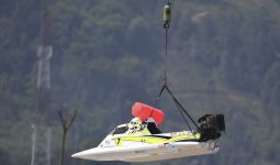 Gegara Angin Kencang, Sesi Kualifikasi F1 Powerboat Danau Toba Ditunda - JPNN.com
